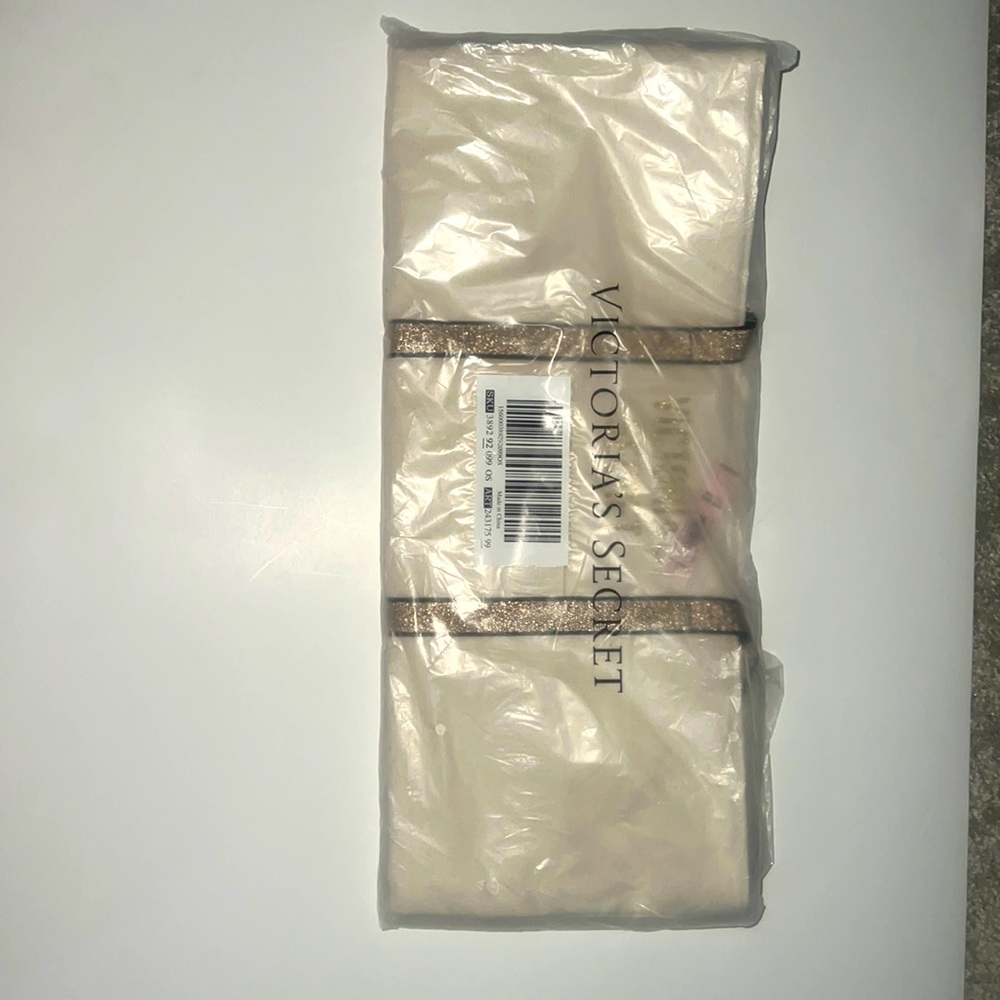 ⚜️Victoria’s Secret Weekender Bag ⚜️GOLD SPARKLE HANDLES AND BOTTOM LOGO